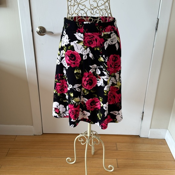 MAGAZINE skirt NWT size L - Picture 4 of 6